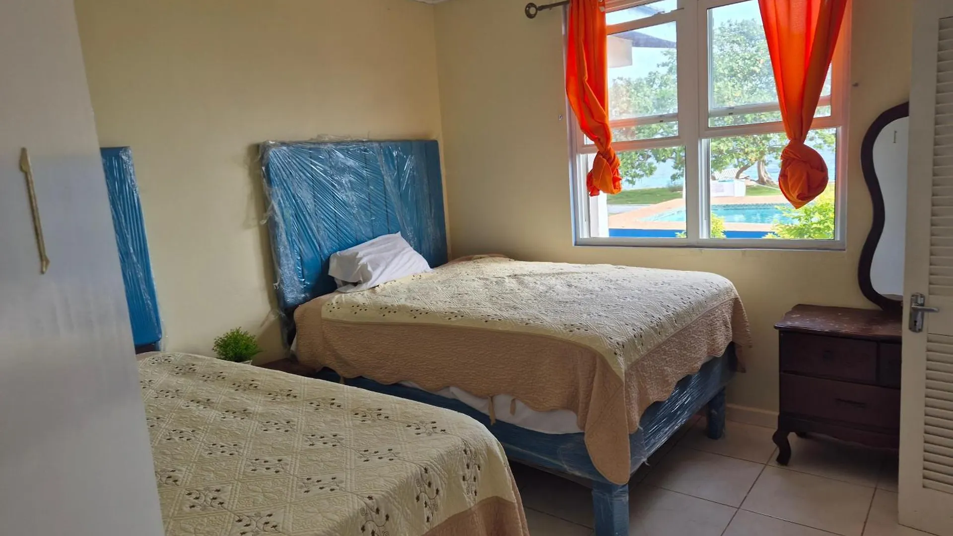 Maranatha Villa Discovery Bay 0*,